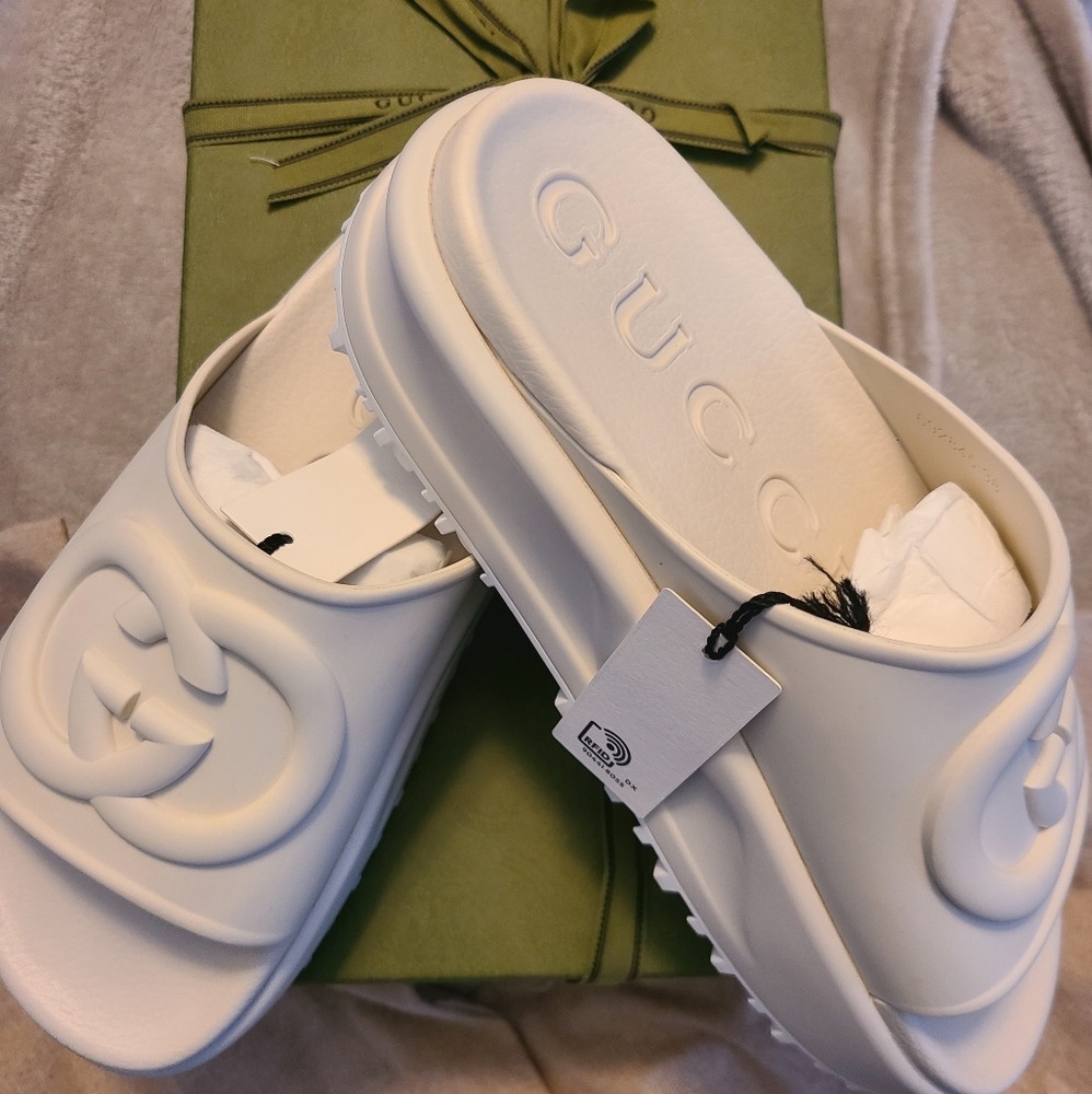 GUCCI Interlocking G Platform Slides. Off-Wh Sandals, Women US 8 EU38 NEW IN BOX